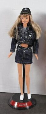 Calvin Klein Barbie - Image 3